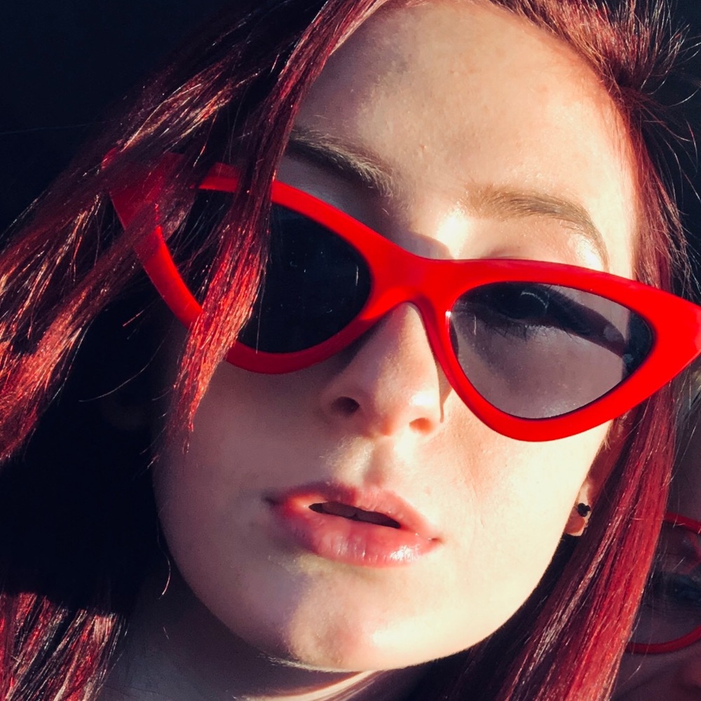 FASHION NOVA😎SEXY & RED SUNGLASSES